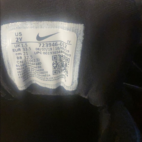 Nikes - Picture 4 of 4